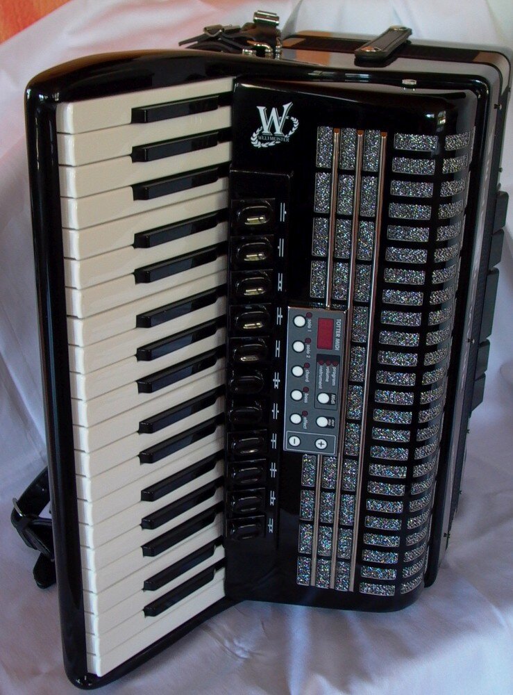 Weltmeister Piano-Akkordeon Cassotta 374  4-chörig mit Totter MIDI TM-4-LUX + Mikrofone Diskant - Vorf.